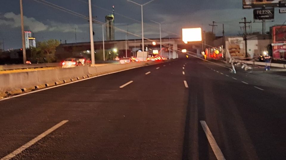 Poste bloquea temporalmente Constitución en Monterrey