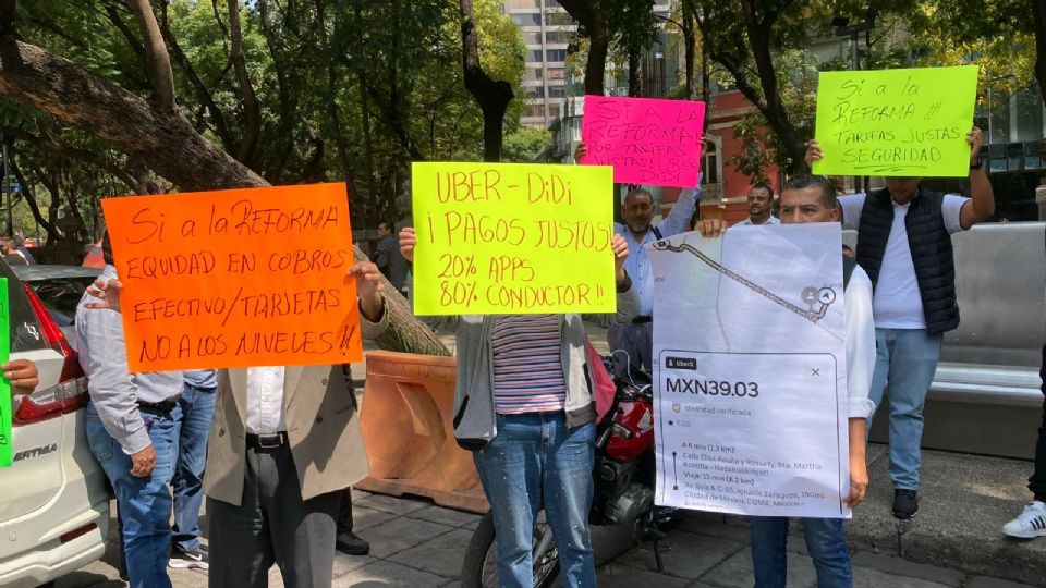 Los repartidores de aplicaciones se manifestaron en el Ángel de la Independencia.