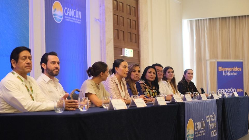 Junto con la secretaria federal de Turismo, Josefina Rodríguez Zamora, la gobernadora de Quintana Roo, Mara Lezama, destaca el anuncio de Grupo Xcaret.