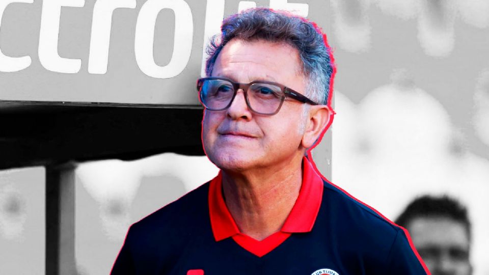 Juan Carlos Osorio tuvo que dirigir el partido contra el América desde la grada, luego de ser expulsado.