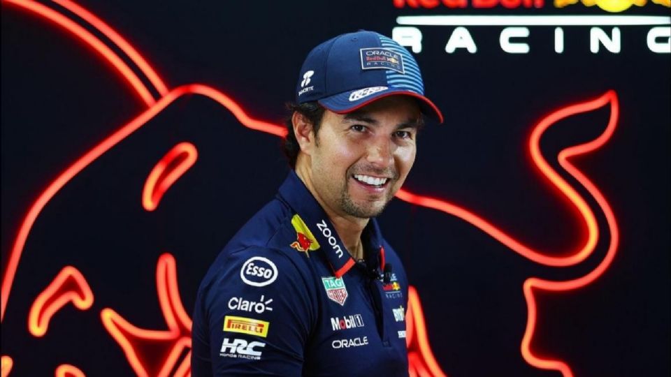 Checo Pérez busca alcanzar el podio en el Gran Premio de México con el apoyo de su afición.