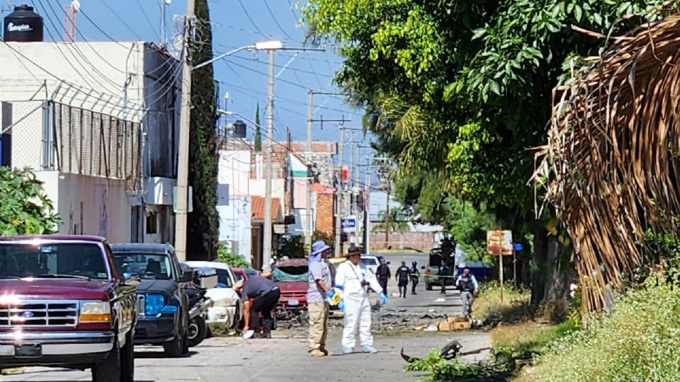 Cerca de las 7 de la mañana un auto exploto afuera de las instalaciones de Seguridad Pública de Acámbaro, Guanajuato