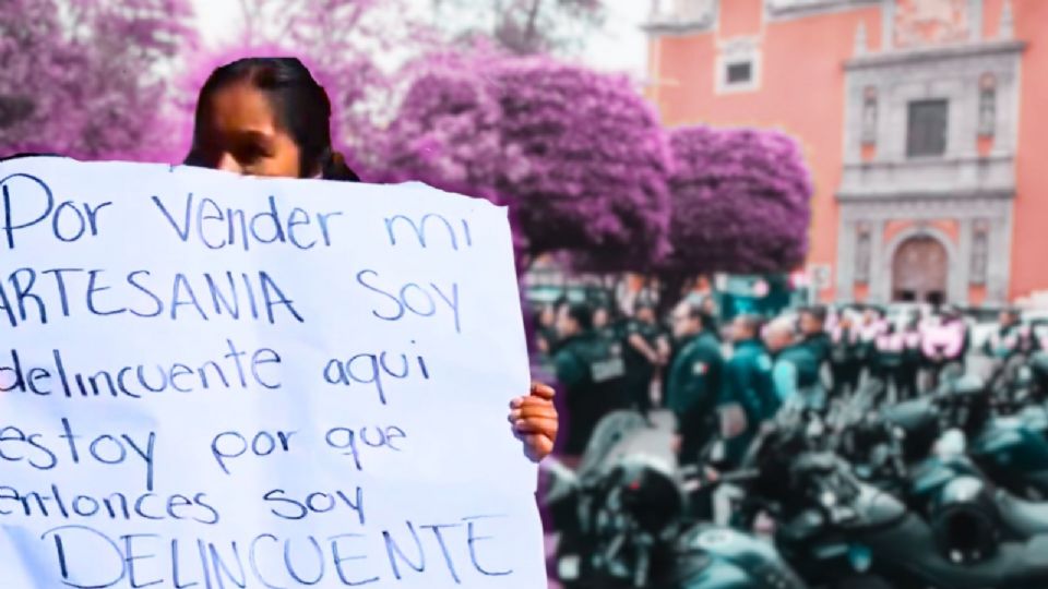 Protestan artesanos y campesinos en la plaza principal de Querétaro.