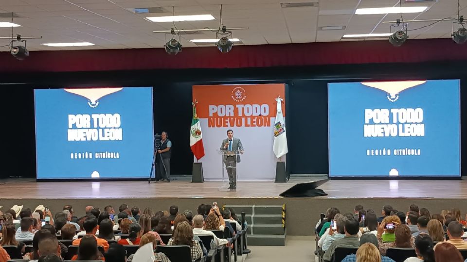 Gobernador Samuel García durante informe en General Terán.