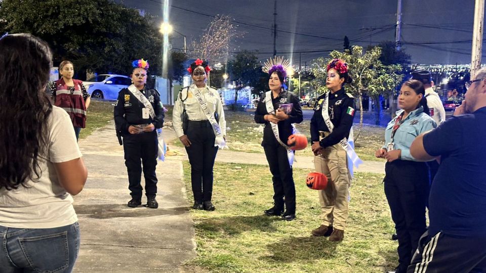 Las catrinas uniformadas han acudido a diversas colonias para atender inquietudes de vecinos de Escobedo.