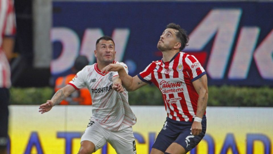 Alan Mozo envuelto en una polémica en Chivas de Gudalajara luego de la derrota ante Puebla.