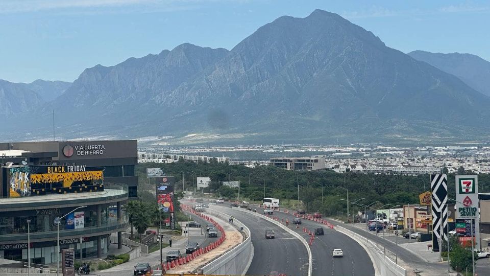 Los cortes de energía eléctrica y cierres viales afectará el tráfico y el suministro en diversos fraccionamientos y centros comerciales de la zona poniente.