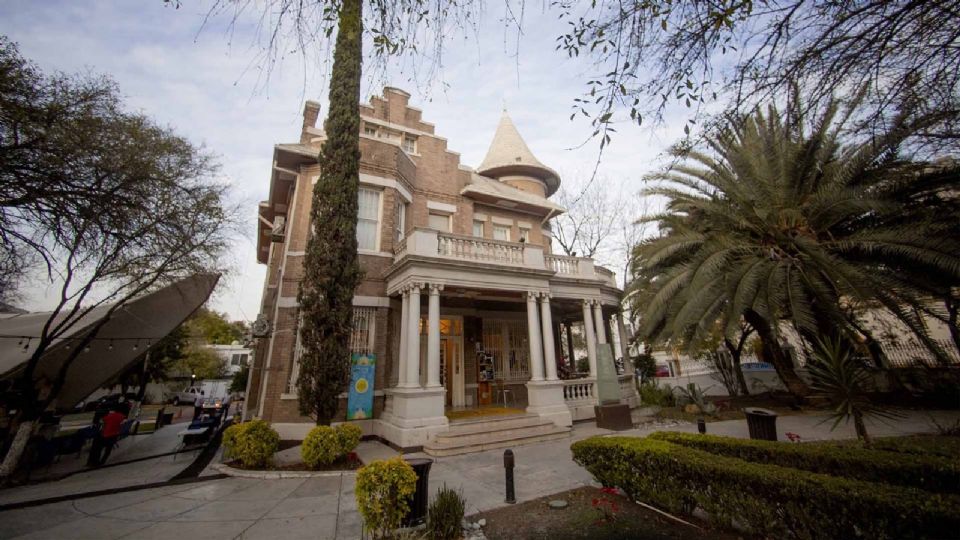 La Casa del Libro UANL está ubicada en Padre Mier 909 en el Centro de Monterrey.