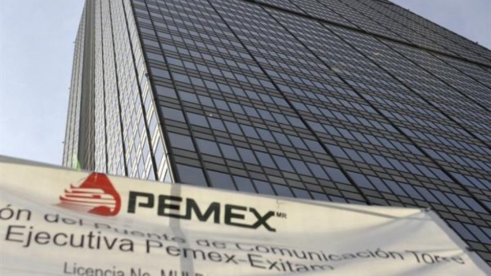 Pemex niega que haya 'congelado' contratos con proveedores.