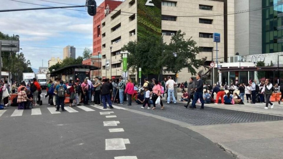 Es fundamental planear con anticipación y considerar desvíos que eviten la congestión en las avenidas principales.
