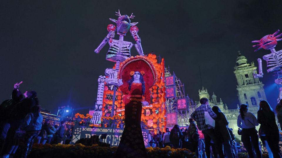 El miércoles 30 de octubre se inauguró la Ofrenda Monumental de Día de Muertos en el Zócalo.