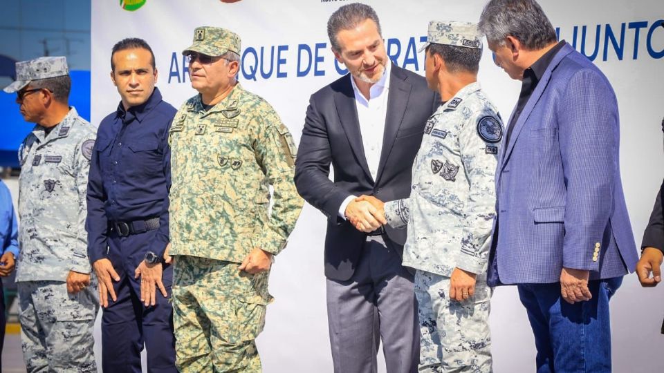 El alcalde de Monterrey, Adrián de la Garza Santos, tuvo una reunión de seguridad en la Séptima Zona Militar.