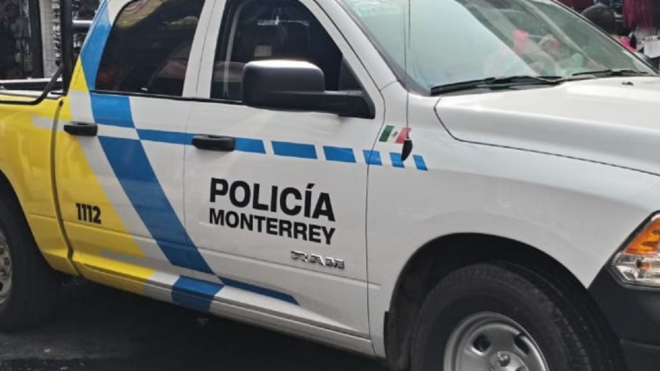 Elementos de la Policía de Monterrey acordonaron la escena del crimen.