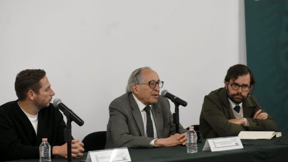 El secretario de Salud, David Kershenobich Stalnikowitz, presentó a Eduardo Clark García Dobarganes.