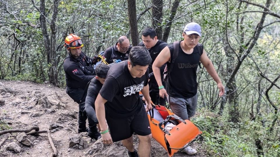 Mujer de 22 años cae en La Estanzuela