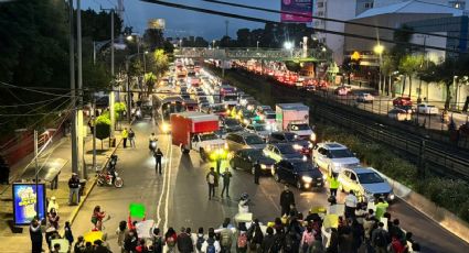 Bloquean estudiantes del CNA Calzada de Tlalpan