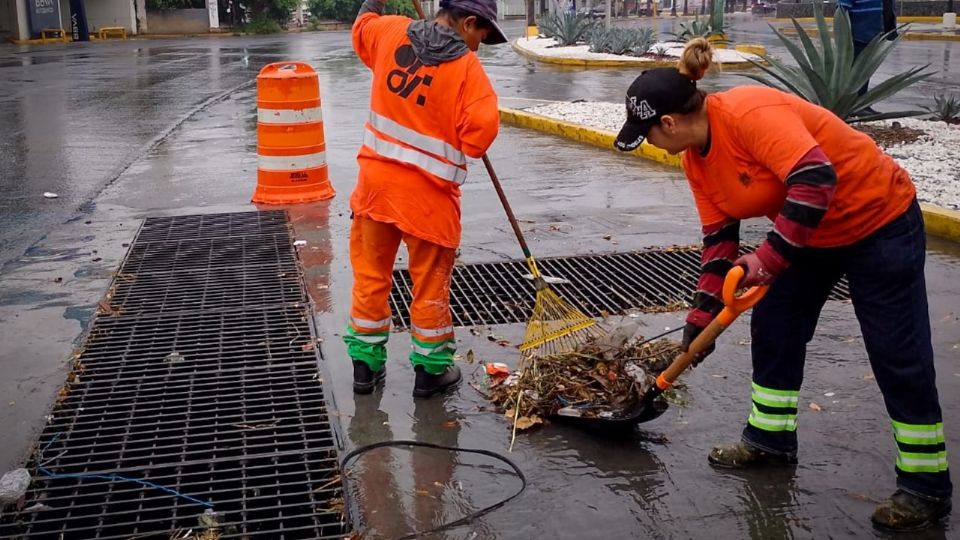 Monterrey retira 43.5 toneladas de basura en registros pluviales para prevenir inundaciones