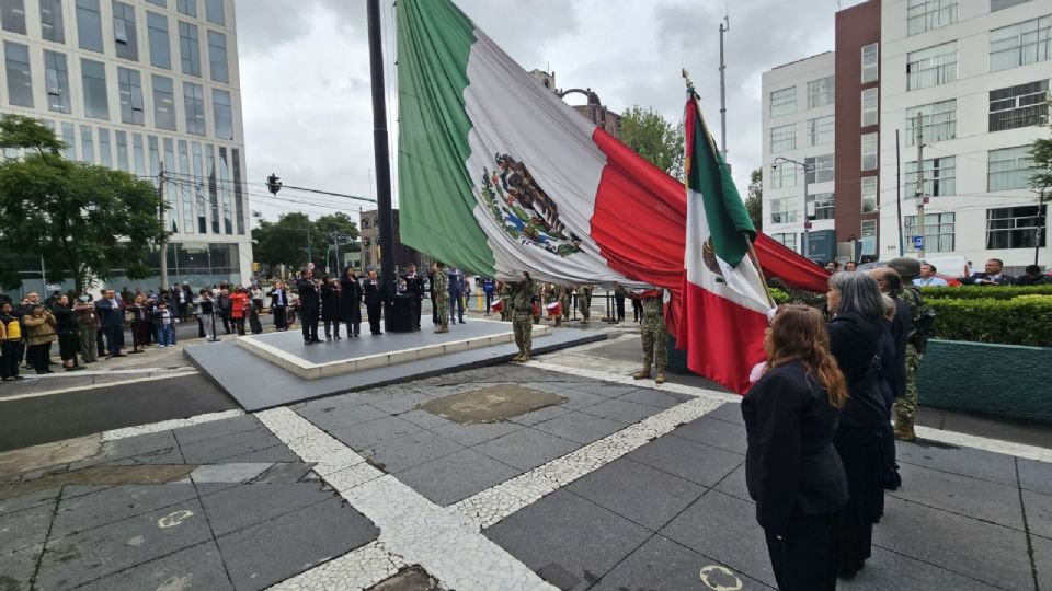 El magistrado afirmó que la ceremonia de honores a la bandera “permite invocar” a los mejores espíritus.