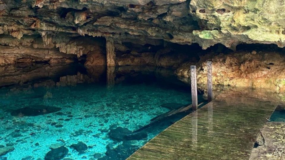 El cenote Dzonbakal es uno de los atractivos turísticos de la región, una increíble belleza de la naturaleza