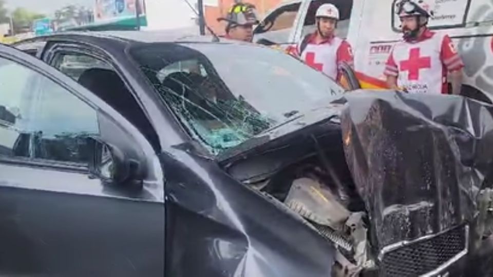 Hombre choca contra muro del metro