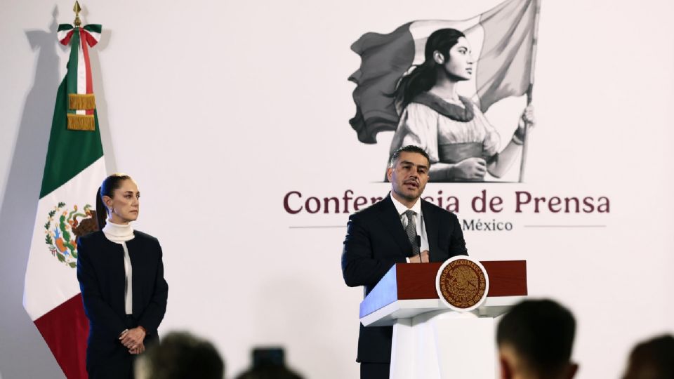 Omar García Harfuch y Claudia Sheinbaum, durante la presentación de la Estrategia Nacional de Seguridad.