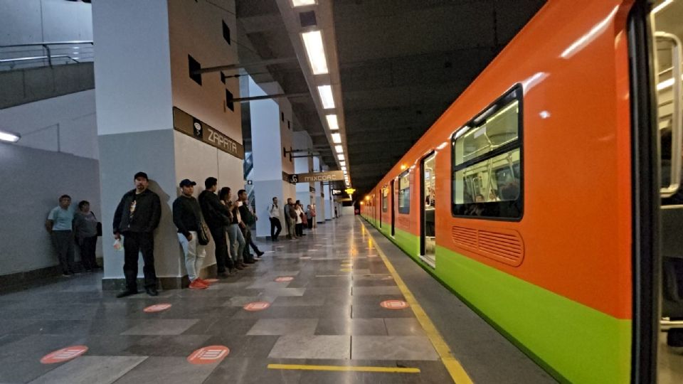 Al 2018, el parque vehicular del sistema de transporte estaba conformado por 384 trenes.