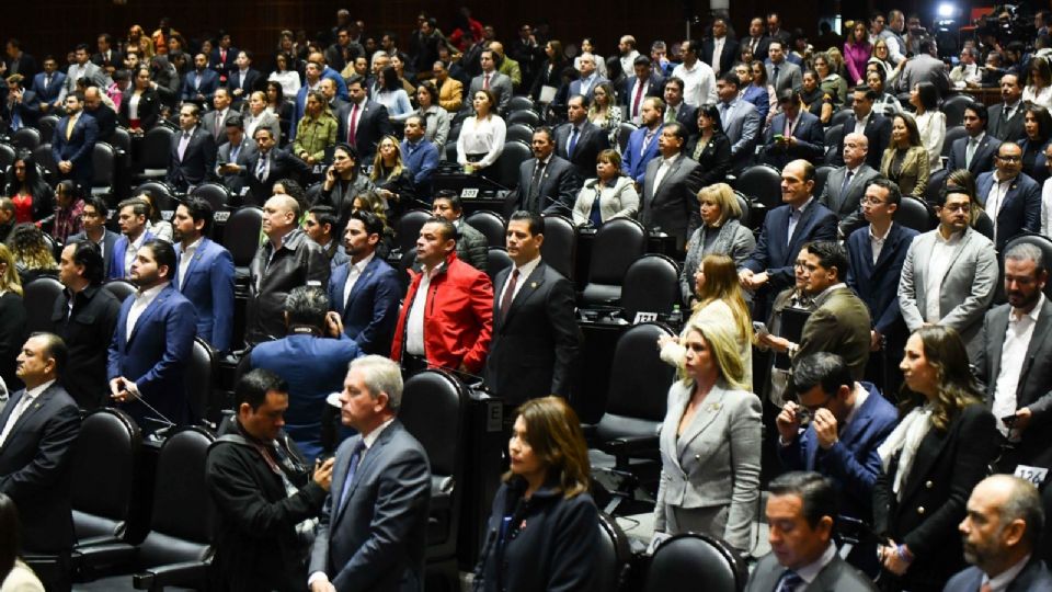 Diputados de oposición acusan fraude con el voto en la reforma de supremacía
