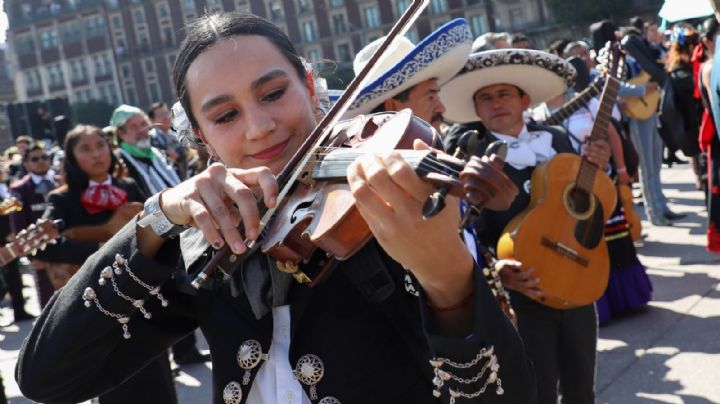 Más de mil mariachis hacen historia en el Zócalo y rompen récord mundial