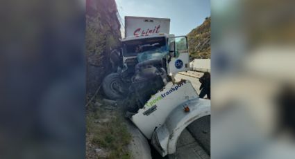 Choque de tráileres deja dos heridos en Salinas Victoria