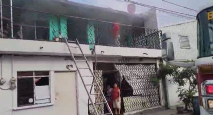 Mujer resulta con quemaduras tras intentar salvar a su familia de incendio en su casa