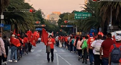 Marchan trabajadores de la CDMX que piden basificación