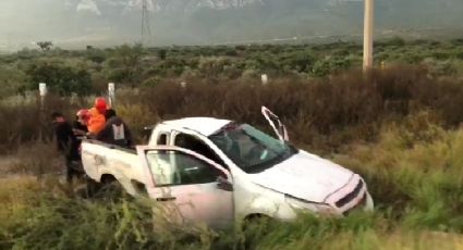 Volcadura en la Carretera Saltillo-Monterrey deja dos personas heridas