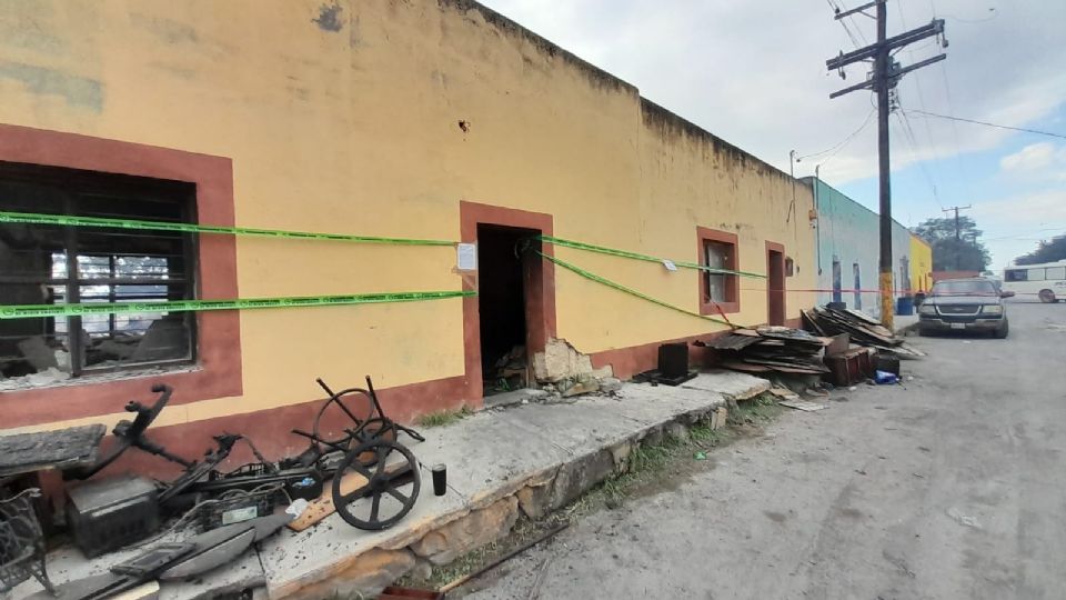 La bodega de tarimas se ubica en el cruce de las calles Serafín Peña y Benito Juárez en la comunidad de Dulces Nombres.