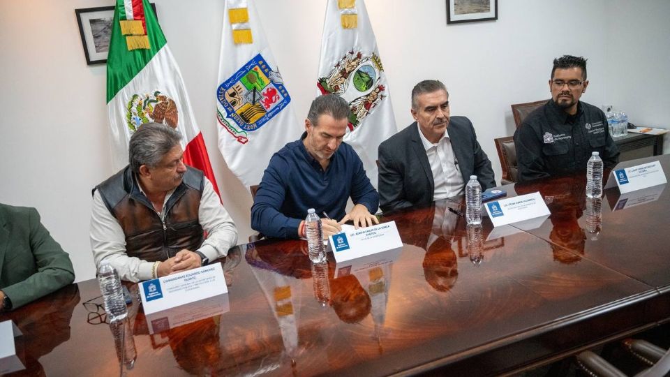 
Adrián de la Garza instala consejo municipal de Protección Civil
