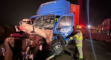 Choque entre tractocamiones provoca cierre de la autopista a Saltillo