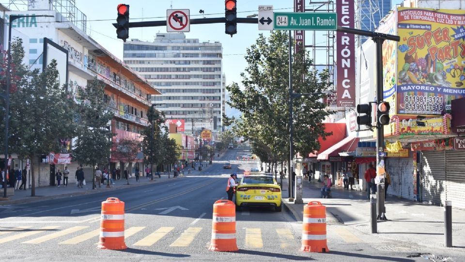 Restricción vial en el centro de Monterrey.