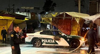 Policías atrapan a dos narcomenudistas en Tepito, les incendian patrulla; el agresor, detenido