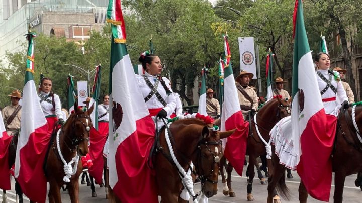 Destaca papel de la mujer en el desfile de aniversario de la Revolución Mexicana