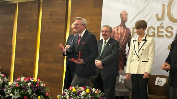 Integrantes del PJF y periodistas reciben el premio Pagés Llergo