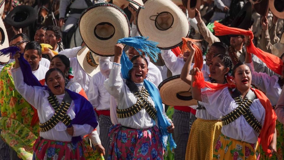 Se realiza el desfile del 20 de noviembre.