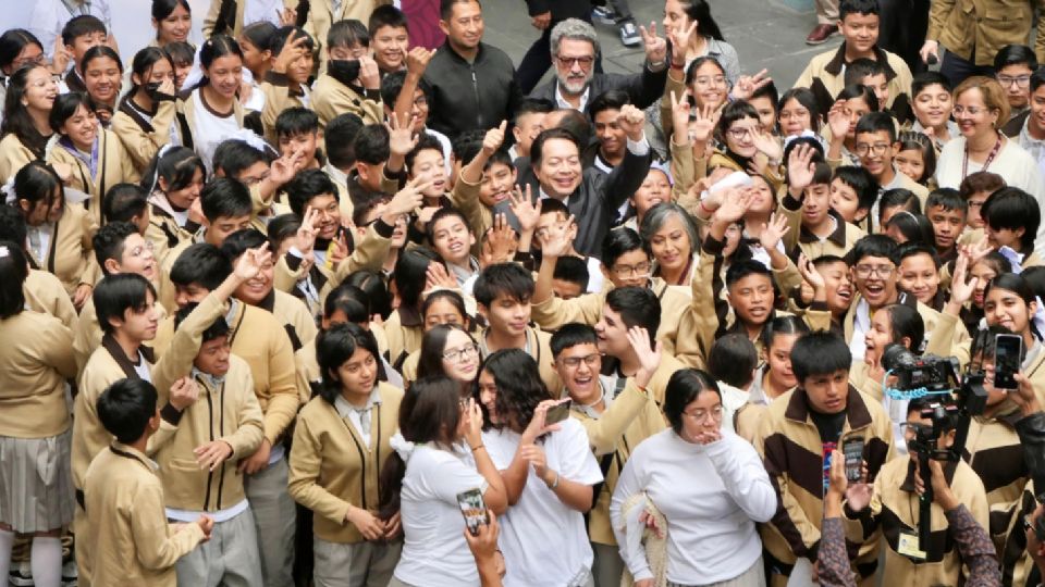 Arrancan los “Maratones por la Lectura” en el marco del 114 aniversario de la Revolución Mexicana.