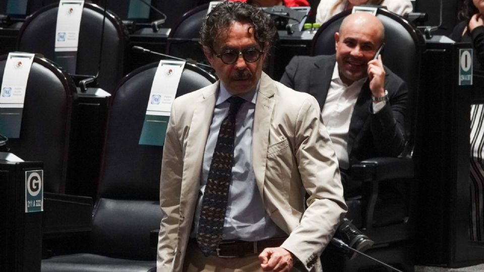 En redes, Gabriel Quadri defendió su decisión de inscribirse a la Pensión del Bienestar, desatando un debate político.