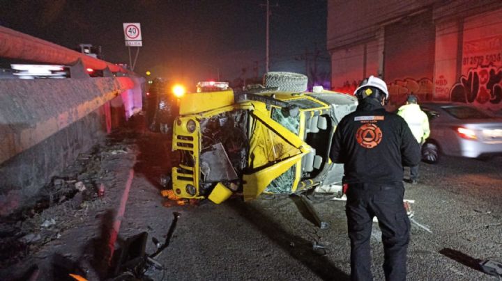 Jeep es abandonado tras volcadura en Libramiento Noroeste en Escobedo