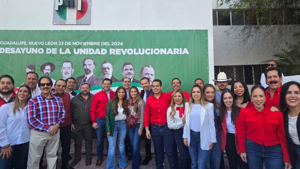 El evento fue encabezado por el José Luis Garza Ochoa, presidente del PRI en Nuevo León y Francisco Cienfuegos Martínez, secretario de Enlace Legislativo del Comité Ejecutivo Nacional del tricolor.