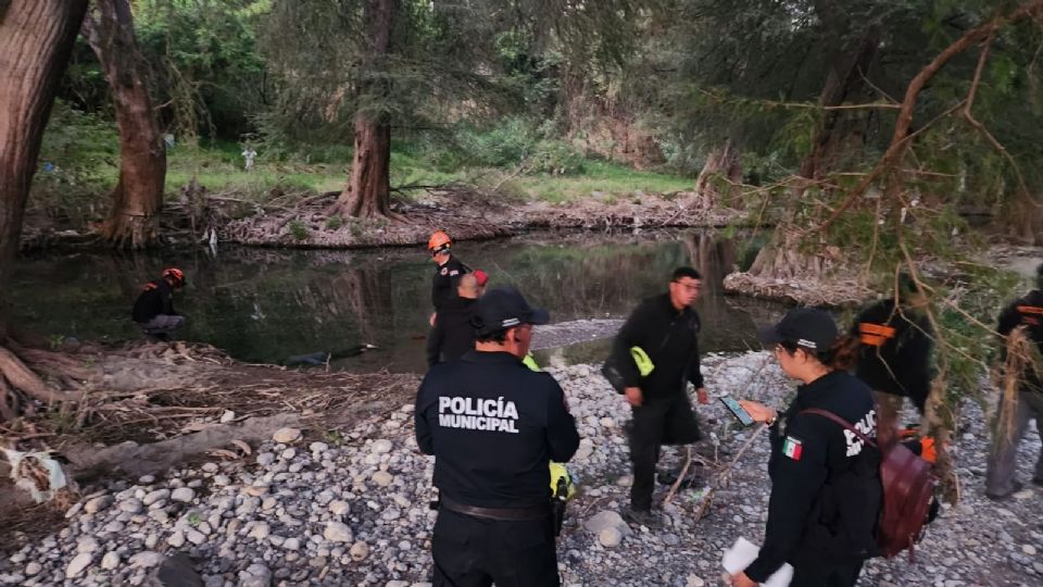 Elementos de Protección Civil de Guadalupe realizaron las maniobras para el rescate del cuerpo, mientras que los policías municipales acordonaron la zona del hallazgo.