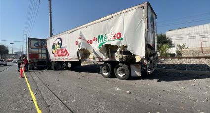 Mueren dos por choque con tren en Monterrey