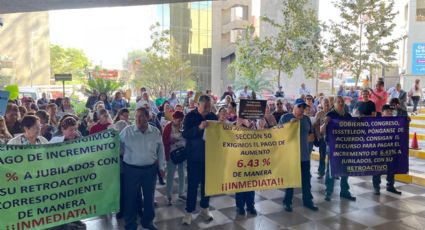 Maestros jubilados protestan de nuevo en Monterrey; exigen aumento en sus pensiones