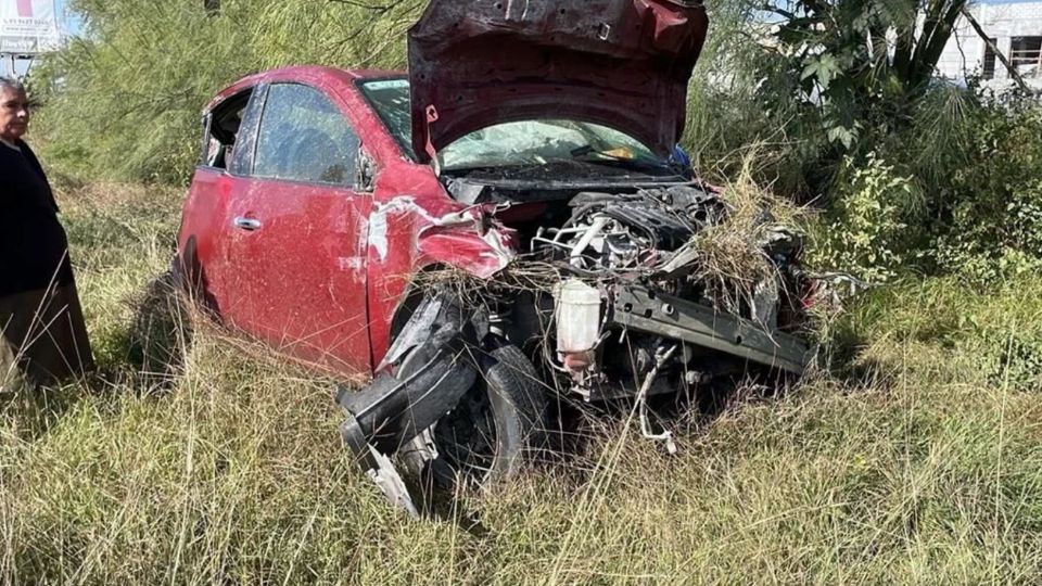 Muere conductor tras volcarse en Libramiento Noroeste