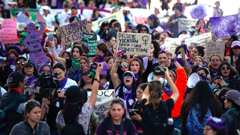 Se llevó a cabo la marcha por el Día Internacional de la Eliminación de la Violencia contra la Mujer.