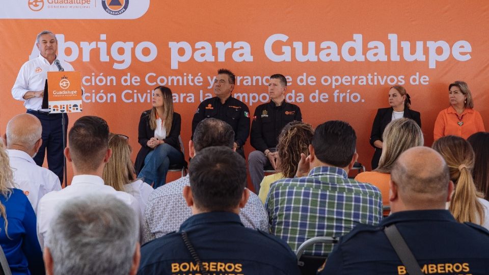 Héctor García, Alcalde de Guadalupe, junto a funcionarios municipales y estatales.